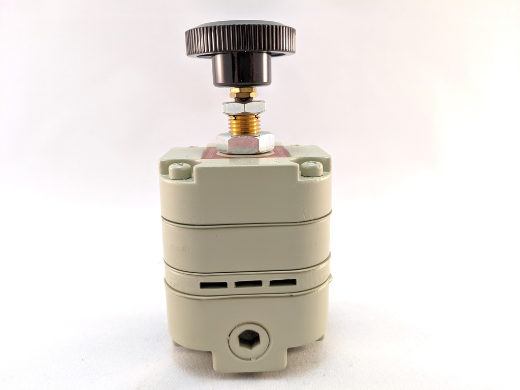 REGULATOR TYPE 10LR 1/4" PORTS .5-25 PSI, LOW RANGE CONTROL