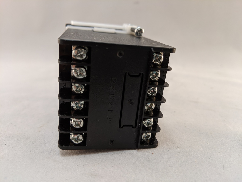 PXU300B0- PROCESS CONTROLLER 1/16 DIN UNIV INPUT 4-20MA OUTPUT