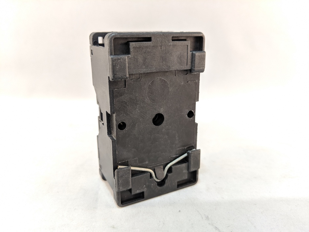 8-PIN SOCKET,DIN OR SURFACE MOUNT, FINGER-SAFE