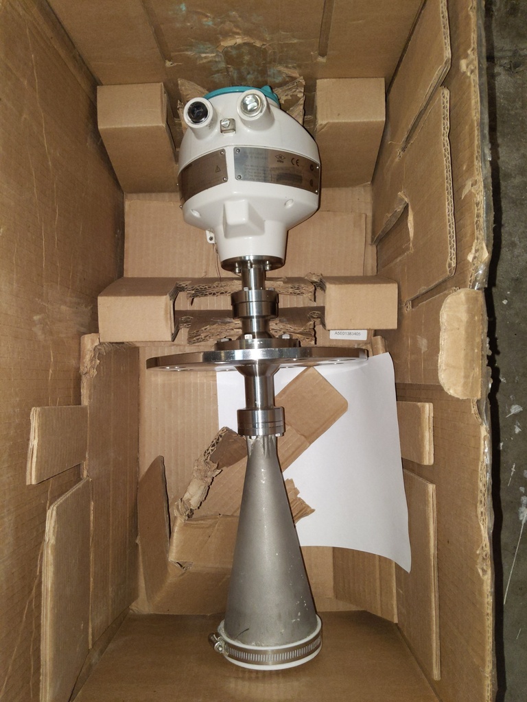 SIEMENS LR260 RADAR LEVEL XMTR 4"FLANGE 2-WIRE 30M RANGE SIEMENS SPIFF