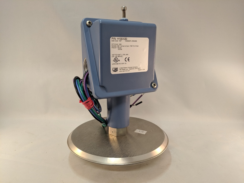 UEC 100 SERIES PRESS SWITCH 300"WC VAC 1/2"NPT MANUAL RESET