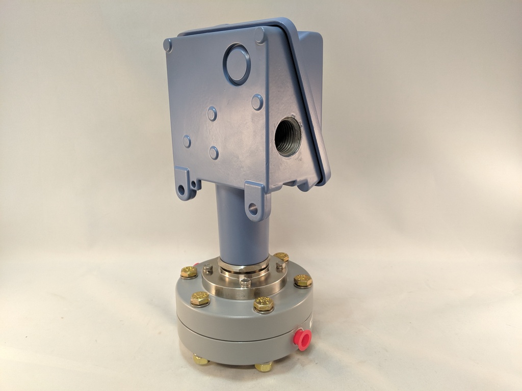 UEC 100 SERIES D/P SWITCH 5-50PSID NEMA 4X ALL VITON CONST