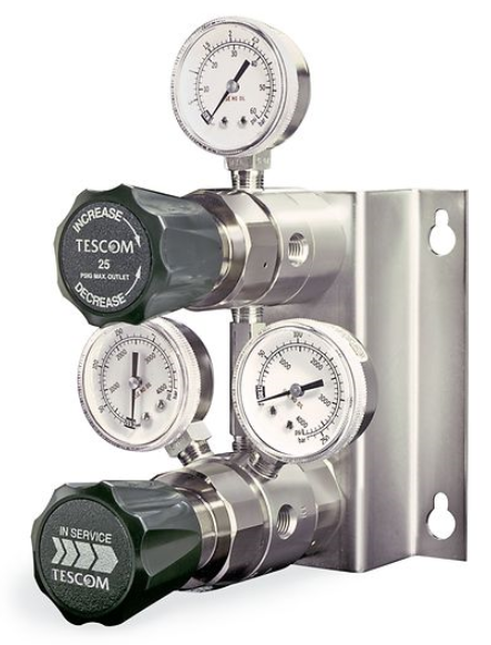 TESCOM LOW FLOW CHANGEOVER SYSTEM, 316 SS, 0-3500PSI INLET, 0-100PSI OUTLET, W/GAUGES